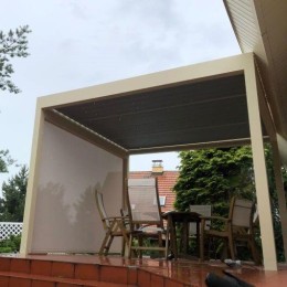 Samonosná pergola na míru v barvě slonová kost