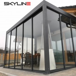 Hliníková bioklimatická pergola SKYLINE s bezpečnostním sklem 