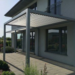 Pergola SOLID s pevnou lamelovou střechou