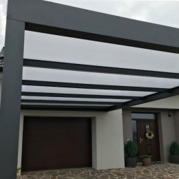 Hliníková pergola s polykarbonátovou střechou