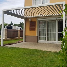 Bílá hliníková pergola