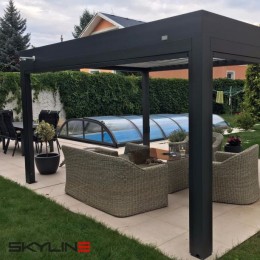 Pergola SKYLINE může stát i samostatně u bazénu