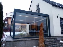 Hliníková pergola s bočním zasklením 