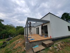 Instalace lamel bioklimatické pergoly 