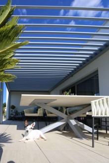 Stříbrná pergola SKYLINE – realizace v Bratislavě
