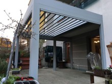 Stříbrná elektrická hliníková pergola
