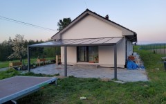 Hliníková pergola ESPACE - odvod vody je stojnou 