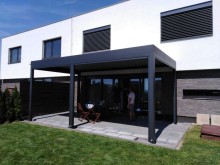 Bioklimatická pergola v antracitové barvě