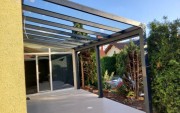 Polykarbonátová pergola s čirým zastřešením 